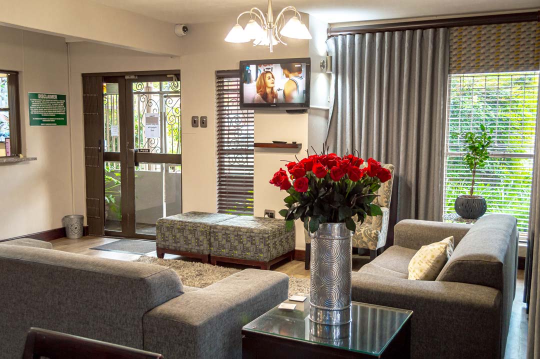 Lounge area in Hydro Guesthouse in Bloemfontein